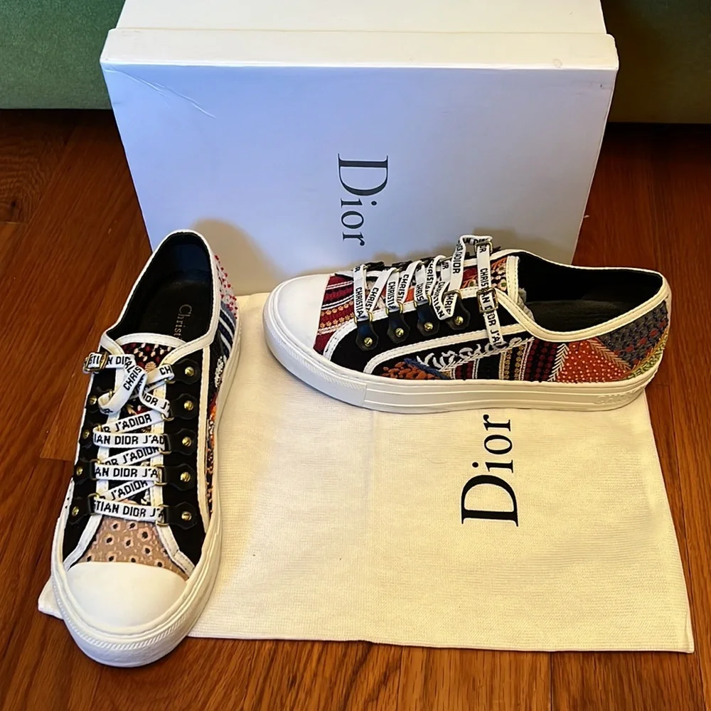 Gently used embroidered keds shoes - Picture 2 of 4